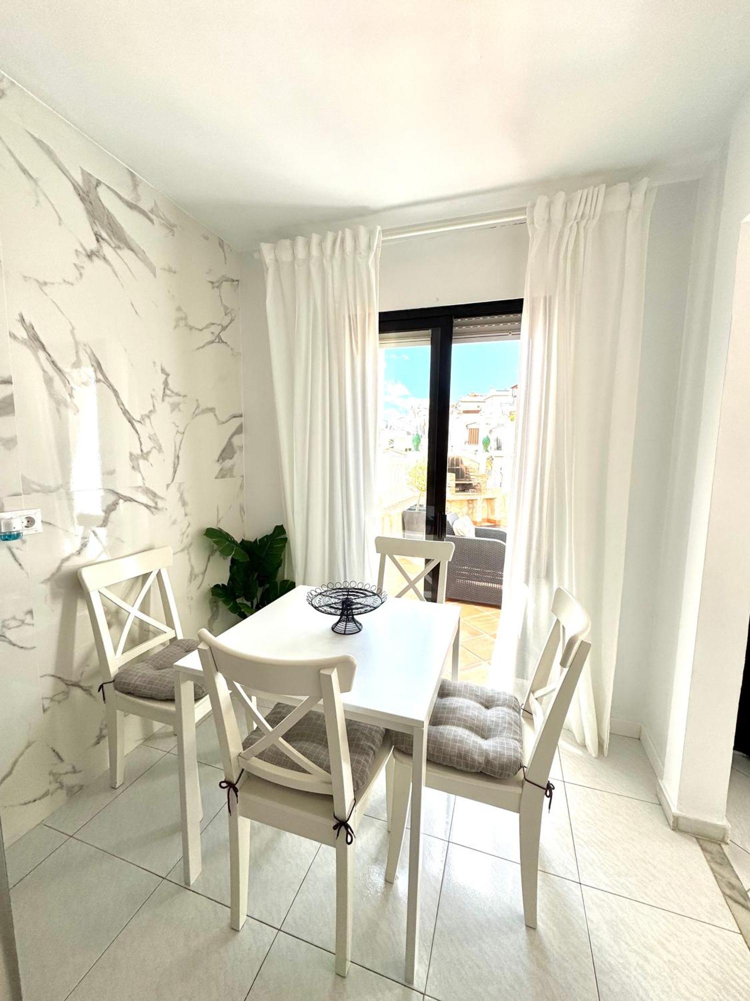 Casa Con Gran Terraza, Muy Luminosa Y En Tranquila Zona Residencial Сasa de vacaciones