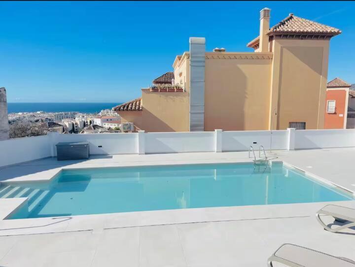 Con Piscina Y Garaje *