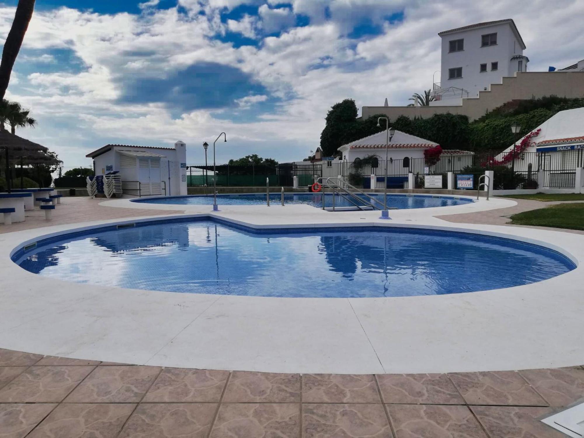 A2407 Charming Townhouse With Sea Views And Pool Nerja