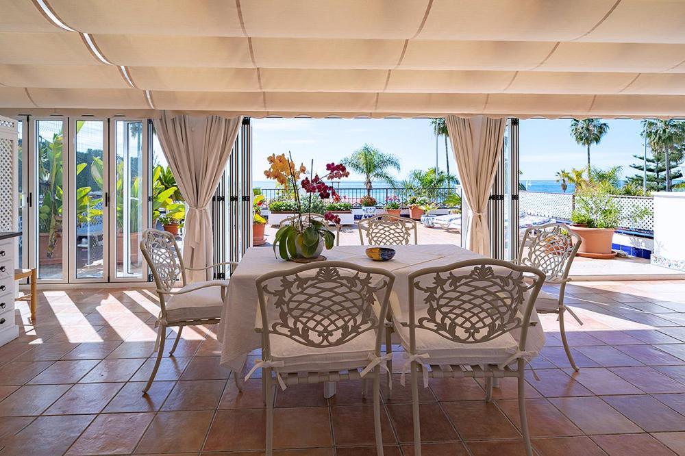 Apartamento Amplio En Primera Linea Playa Burriana , Terraza Grande Con Vistas Al Mar Nerja