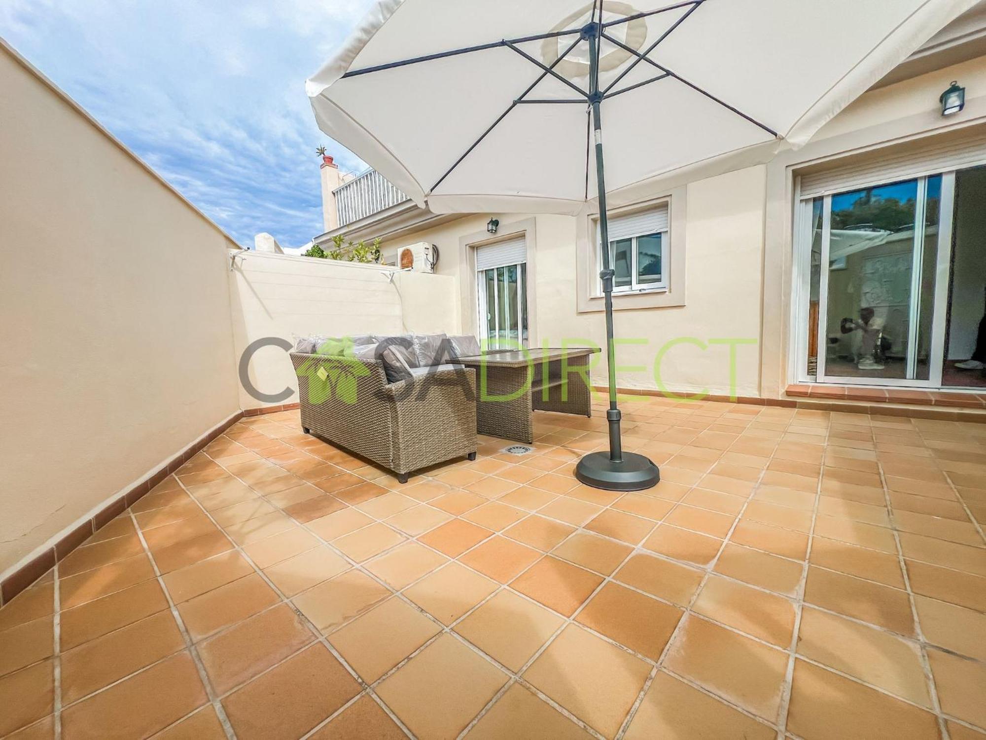 Bright 2-bedroom With Private Patio And Communal Roof Terrace In Centr Apartamento