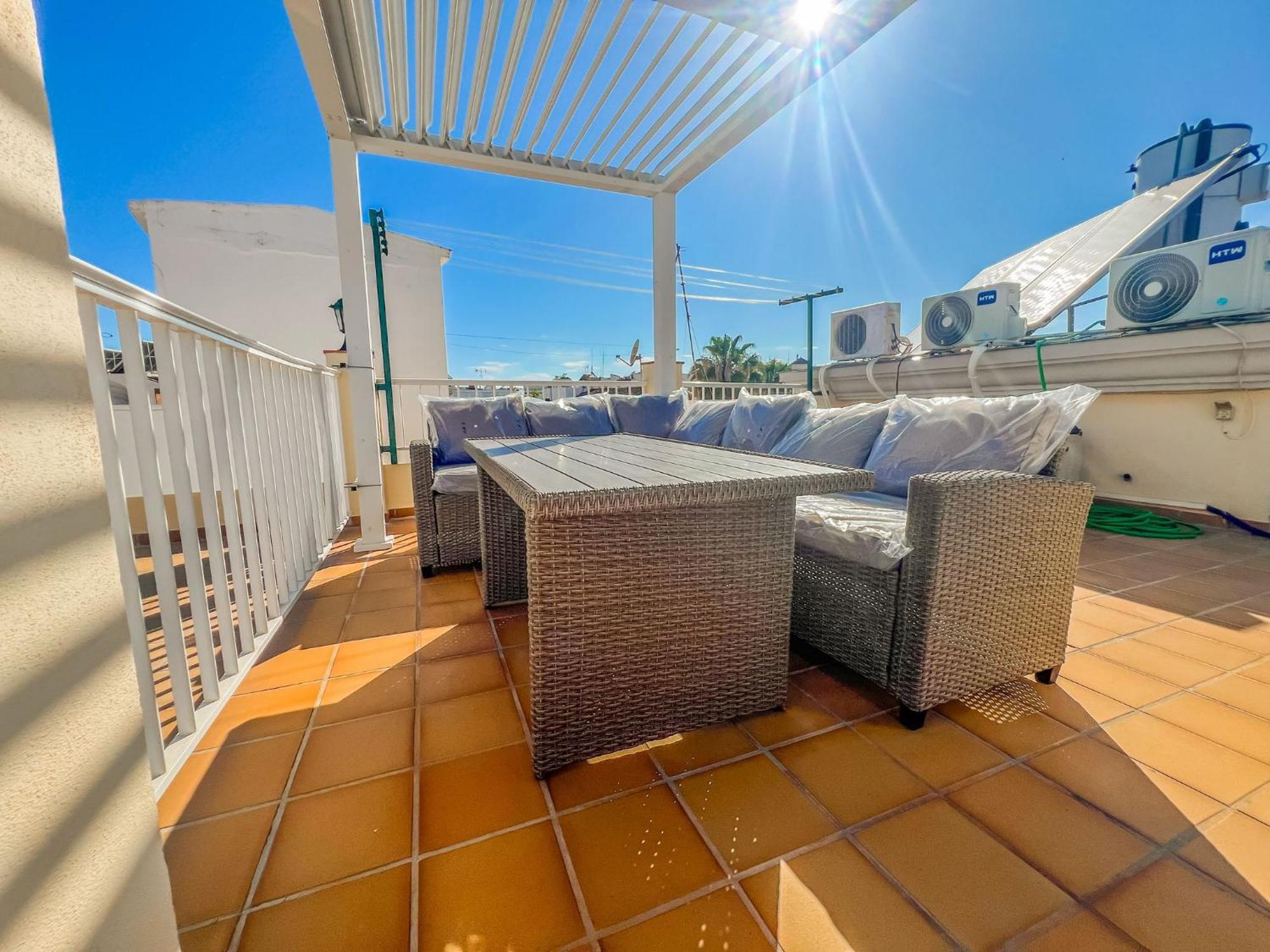 Bright 2-bedroom With Private Patio And Communal Roof Terrace In Centr Apartamento Nerja