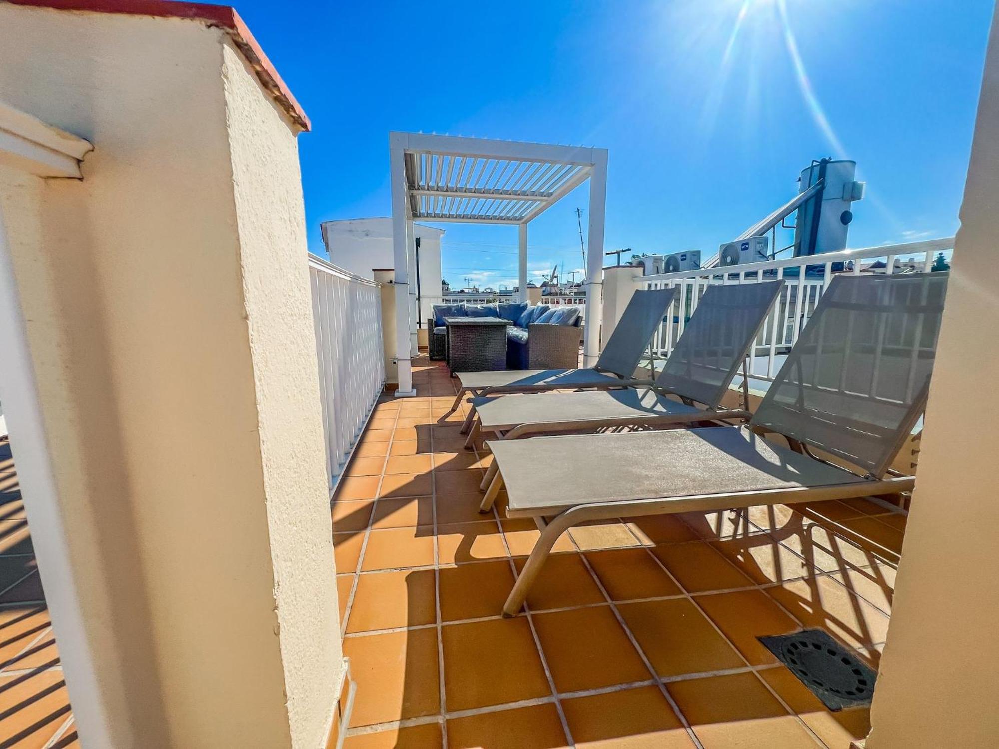 Apartamento Bright 2-bedroom With Private Patio And Communal Roof Terrace In Centr