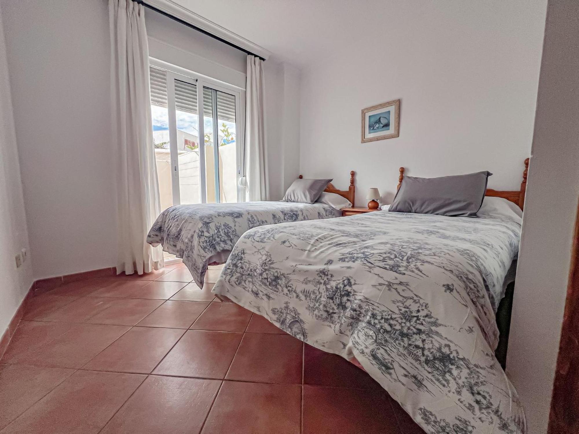 Bright 2-bedroom With Private Patio And Communal Roof Terrace In Centr Nerja