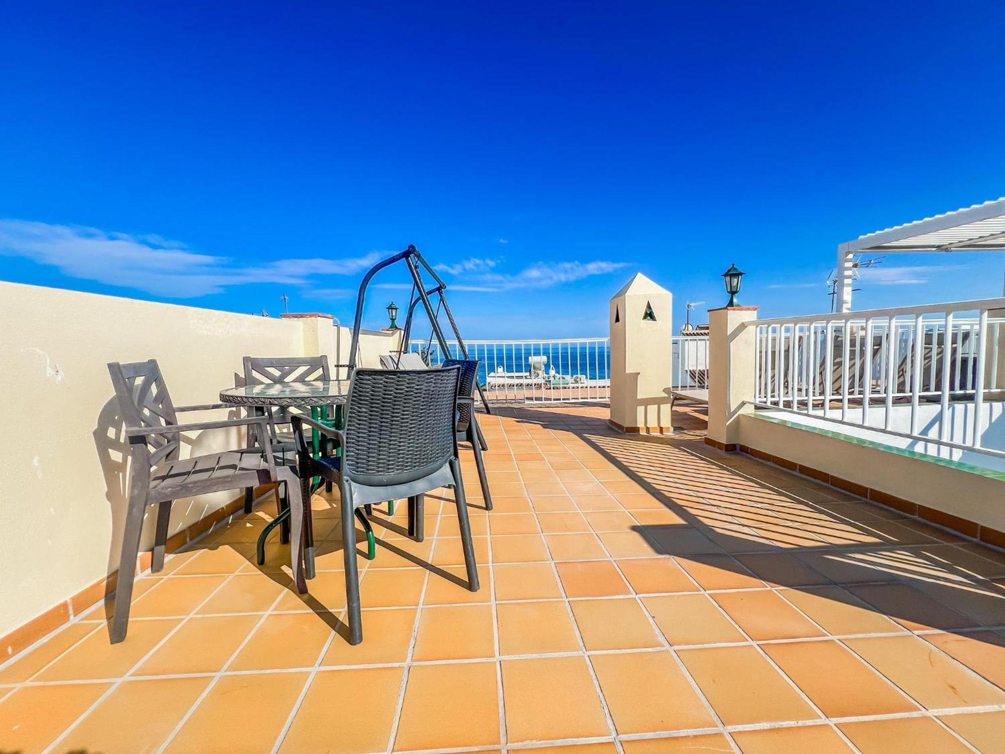 Apartamento Bright 2-bedroom With Private Patio And Communal Roof Terrace In Centr *