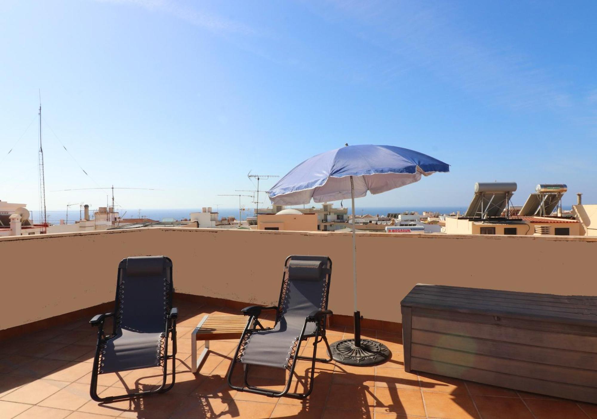 Pescia Con Piscina En Centro De Nerja