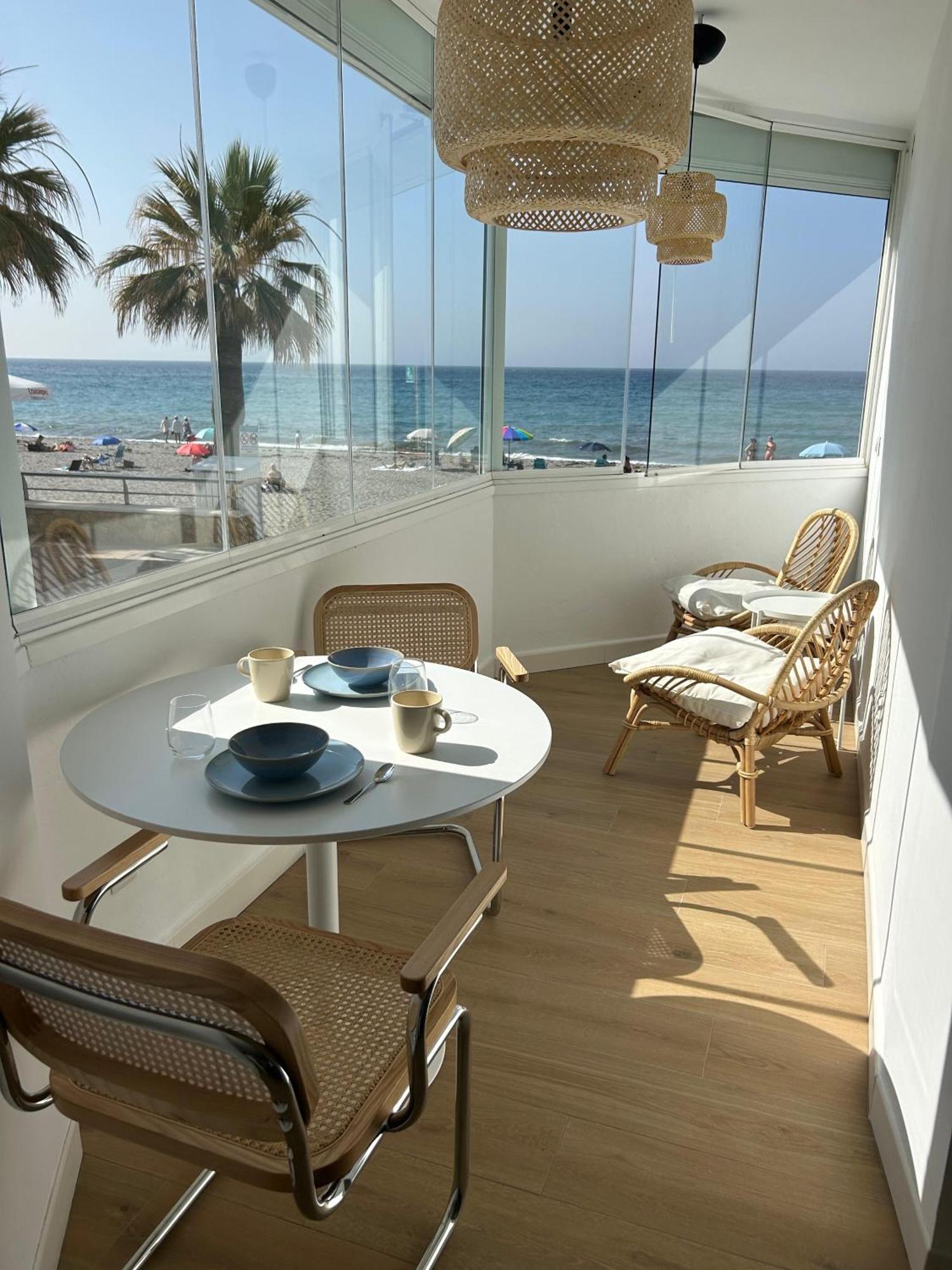 Seashore - A La Orilla Del Mar En Apartamento Nerja