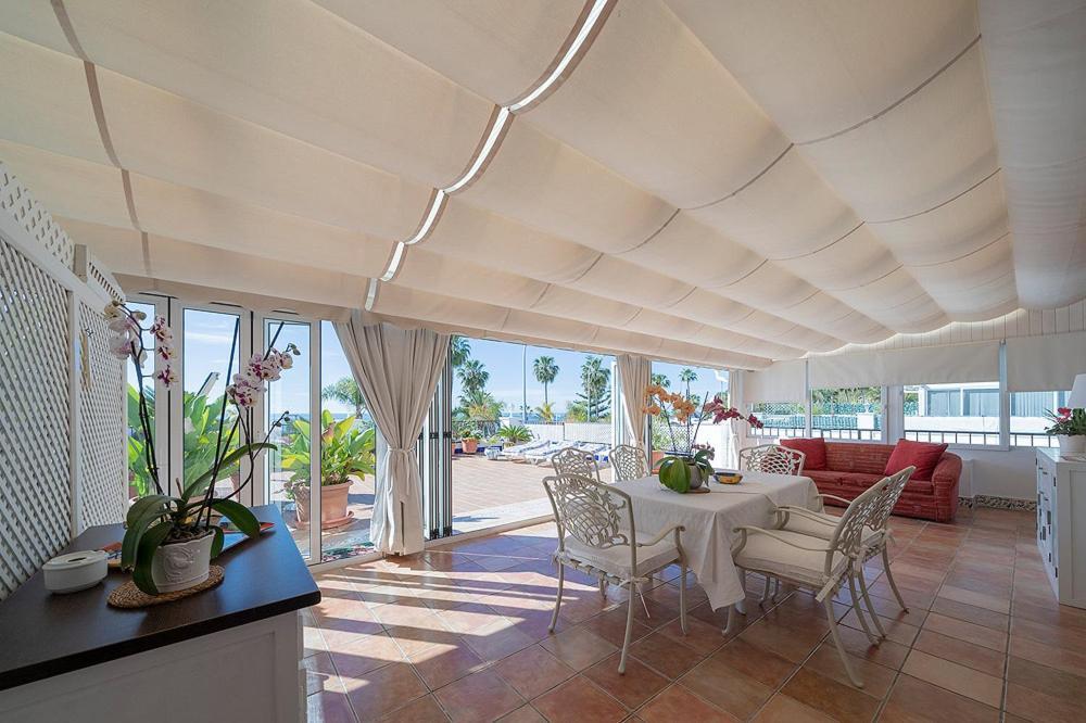 Apartamento Amplio En Primera Linea Playa Burriana , Terraza Grande Con Vistas Al Mar Nerja