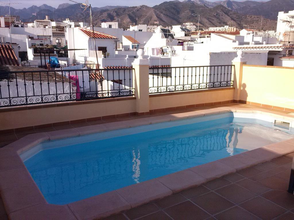 Atico Con Piscina Privada En El Corazon De Nerja! Casa de férias