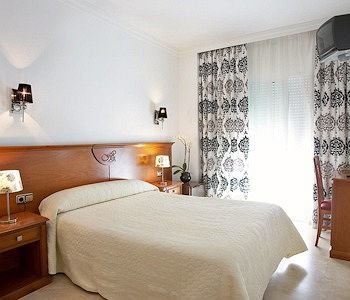 Abril Guest house 2*