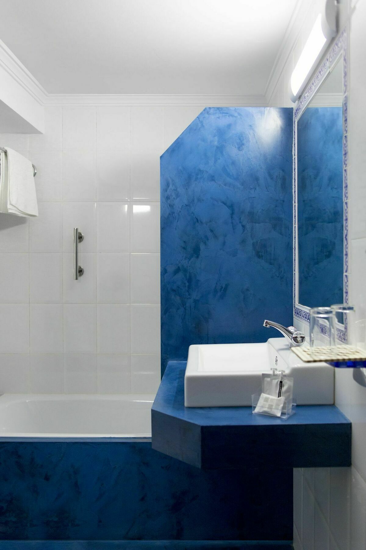 Alhambra - Adults Only Guest house