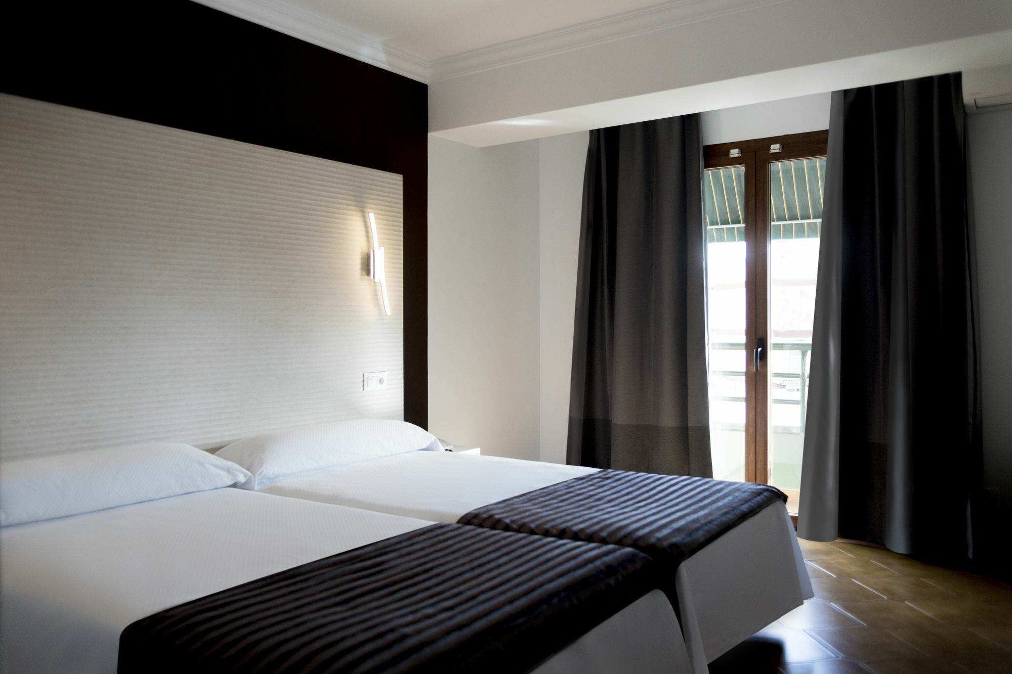 Alhambra - Adults Only Guest house 2*