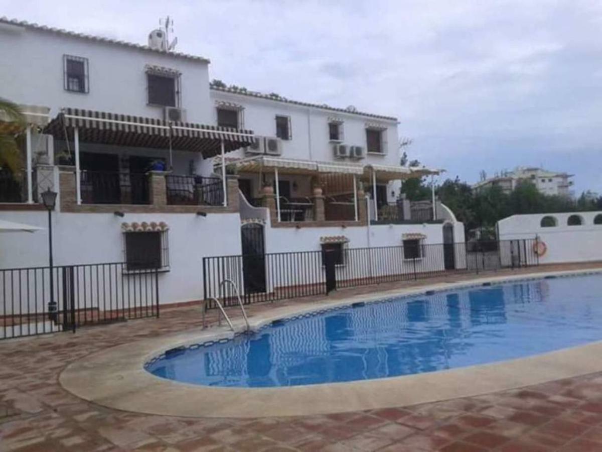 Apartamento En Urb. Residencial 2 4 Per. Nerja