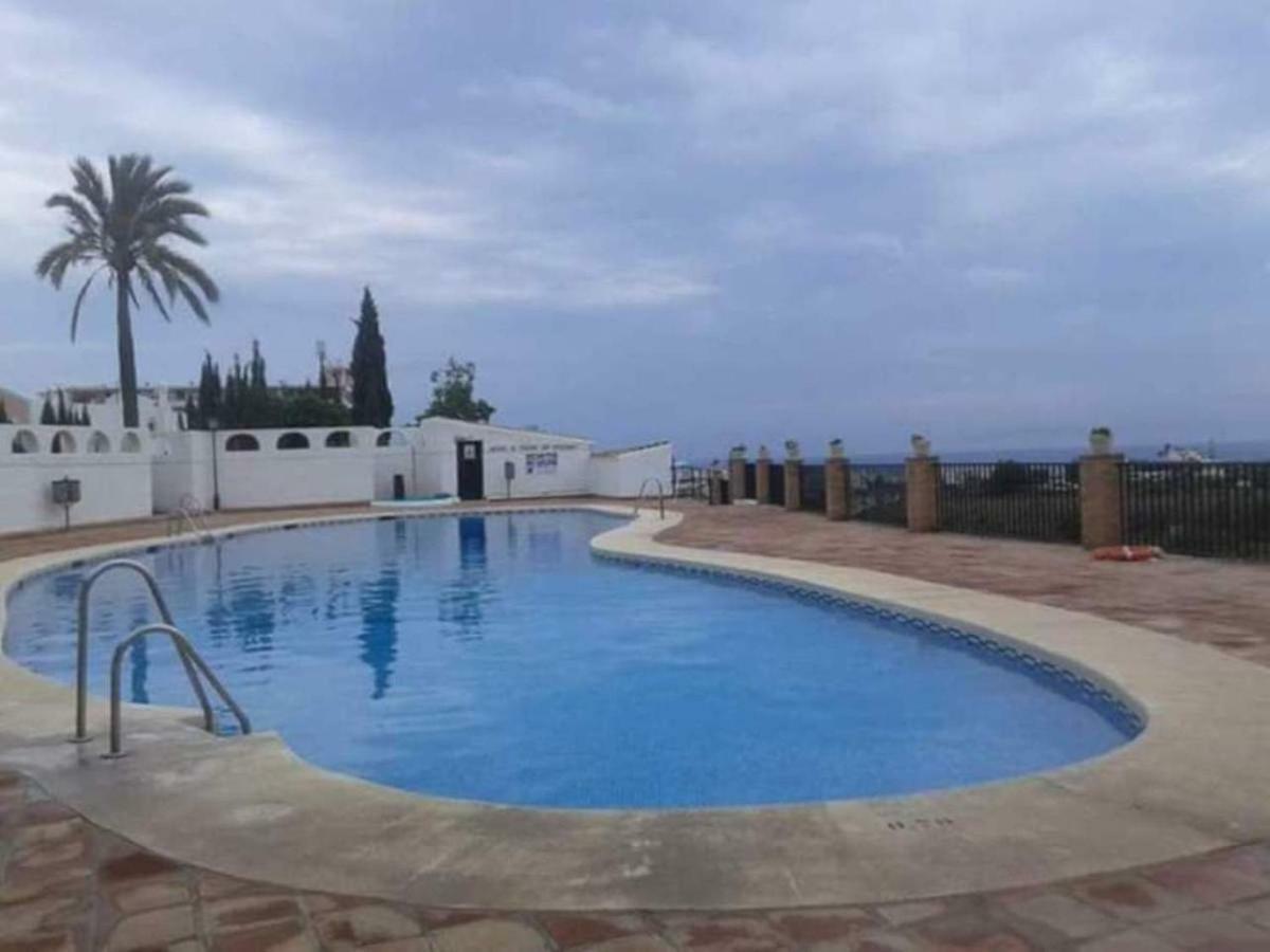 Apartamento En Urb. Residencial 2 4 Per. Nerja