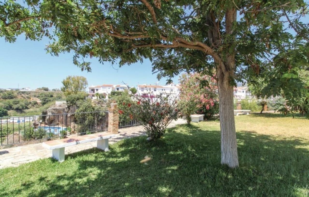 Apartamento En Urb. Residencial 2 4 Per. Nerja