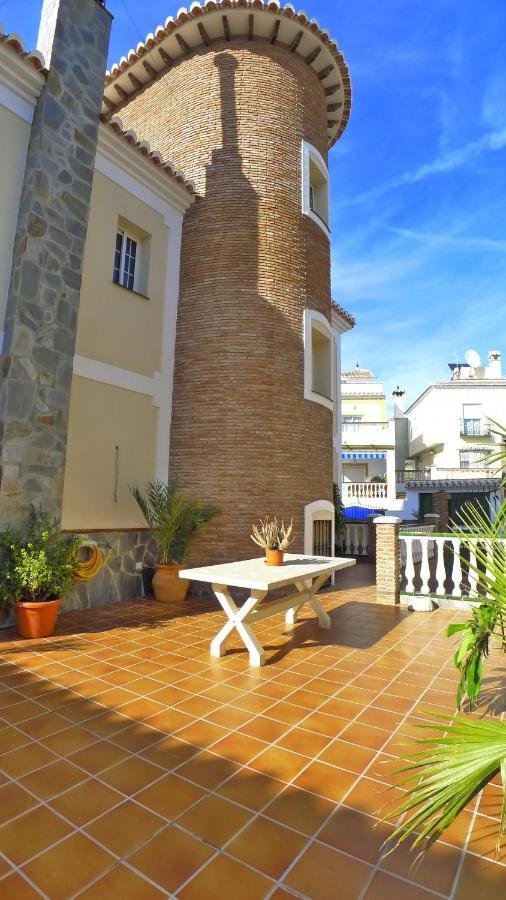 R1044 - Karina Villa Nerja