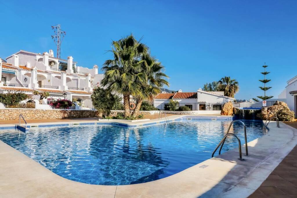 Capistrano Village B, 1 Bedroom + Free Wi-fi Apartamento Nerja