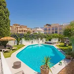 Resort con piscina privada en Calle Carabeo