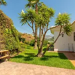 VILLA ANDALUCÍA: cerca de todo, intimidad y espacio