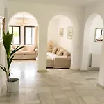Villa With Private Pool & Large Private Garden