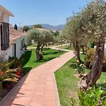 New Boho Home With Balcony, Private Garden And Communal Pool