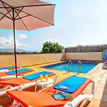 Villa Reyes