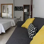 Hostal Apartamentos Abril