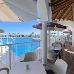 Hibiscos Seaview Terrace By Casasol