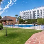 Renovated Apartment On Beachside With Pool