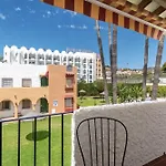 Renovated Apartment On Beachside With Pool