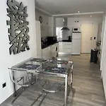 Calle Granada 8 Apartamento 2