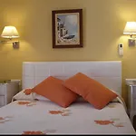 Apartamentos Abril