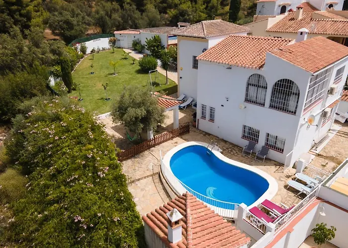 Villa With Private Pool & Large Private Garden