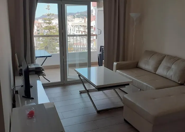 Amplío piso al lado de la playa en Nerja