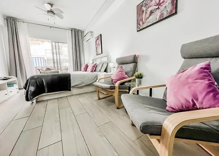 Reformed Studio Apartment In Central Nerja 3K