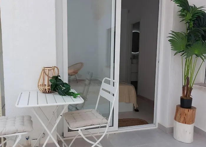 Boho Studio With Patio In Centre And Close To Beach