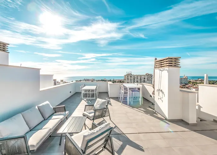 Deluxe House With Roof Terrace And Pool