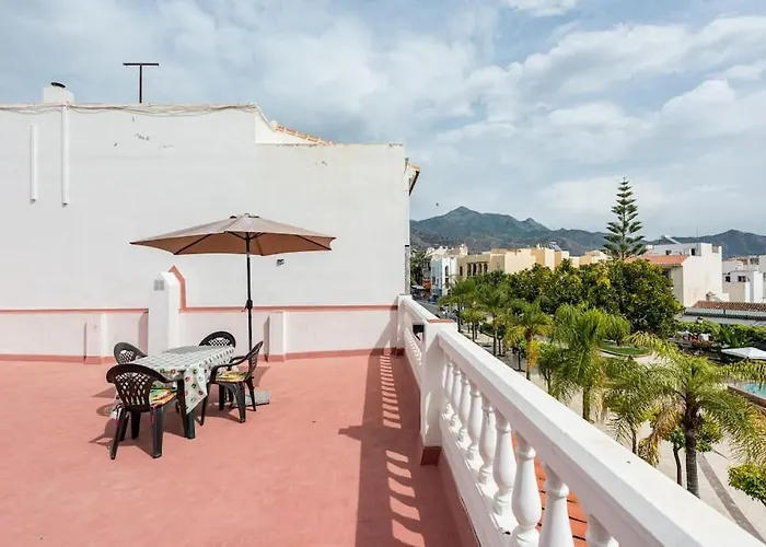 Apartamento Completo Con 3 Amplios Dormitorios Y Gran Azotea Privada