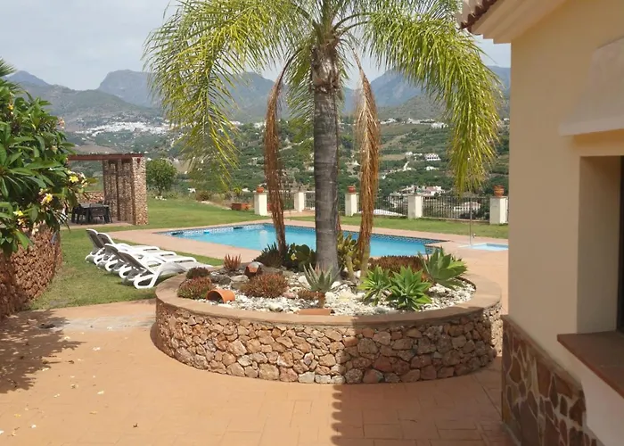 Delightful Spacious 2 Bed Apartment In Nerja