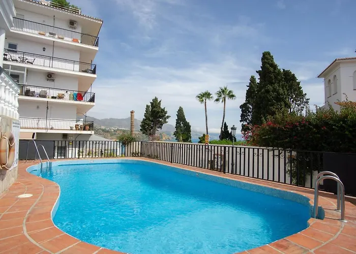 Little Lola, Carabeo Nerja