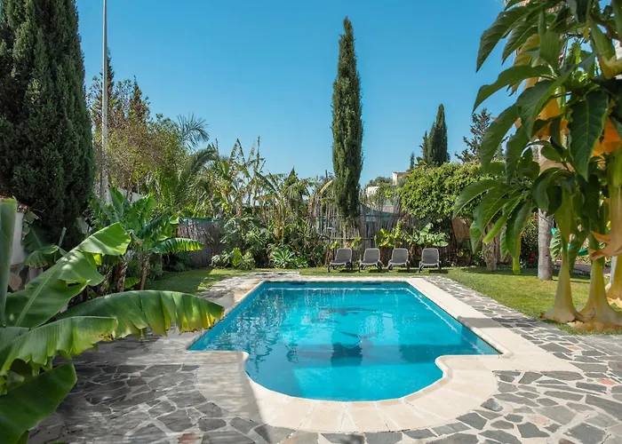 Cortijo andaluz, jacuzzi, piscina, palmeras Nerja.