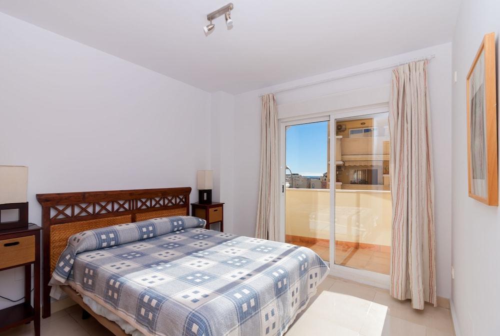 Neptuno Playa Canovas Nerja