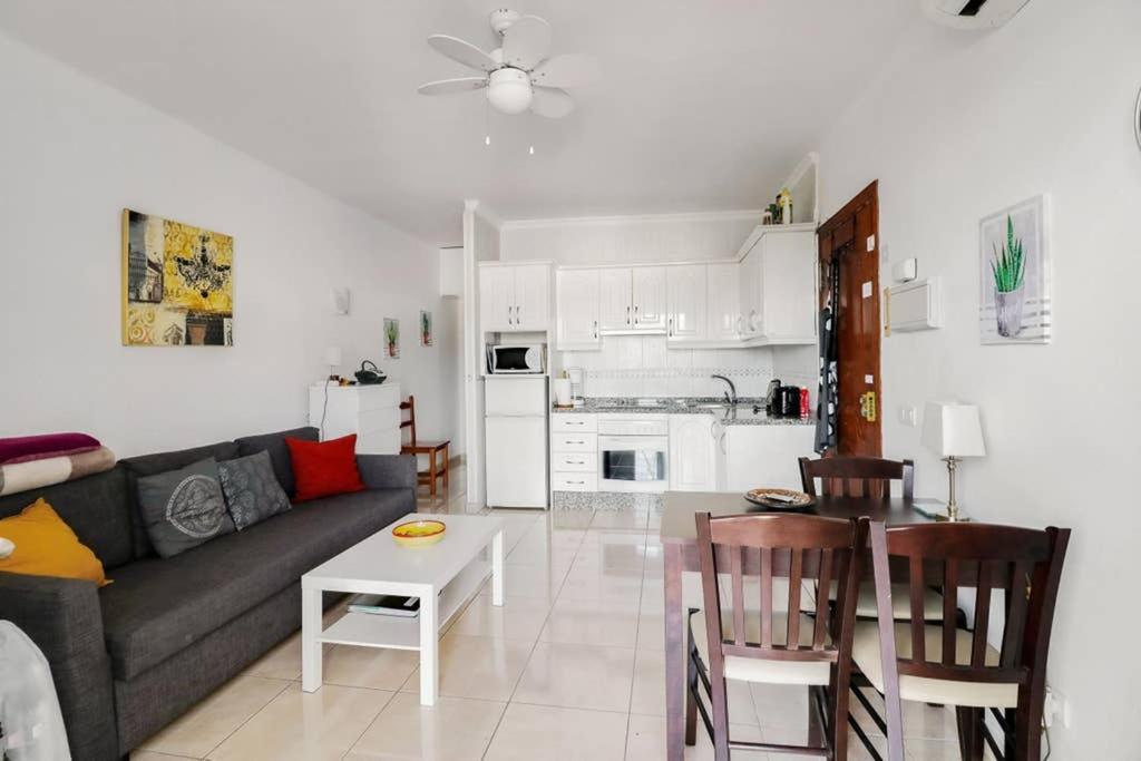 Capistrano Village, 1 Bedroom + Free Wi-fi * Nerja