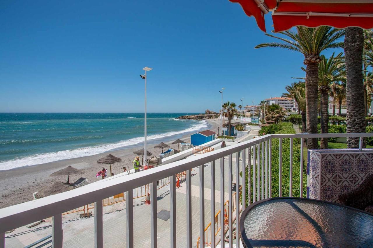 En Edificio Torresol, 1ª Linea De Playa En Nerja