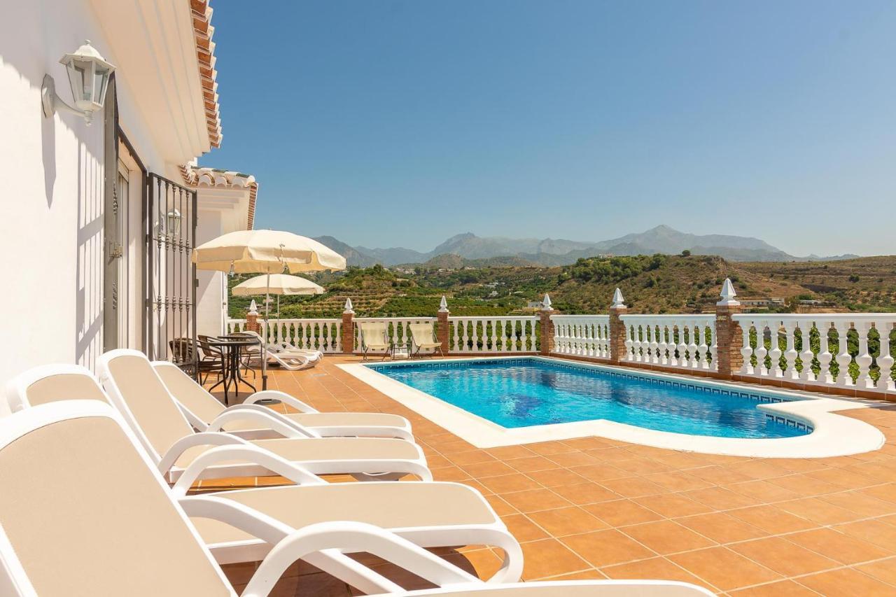 Andalucia: Cerca De Todo, Intimidad Y Espacio Nerja