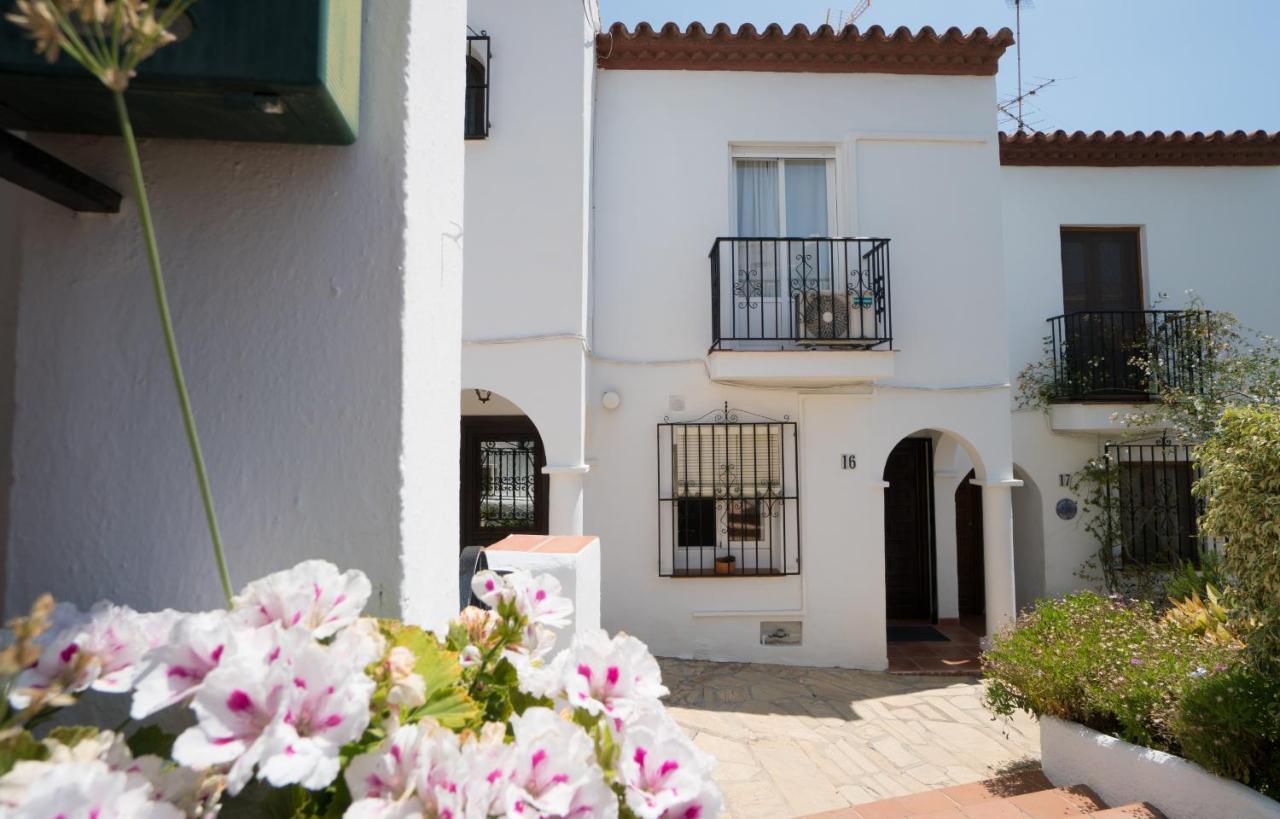 Urb. La Hacienda, 16 Apartment