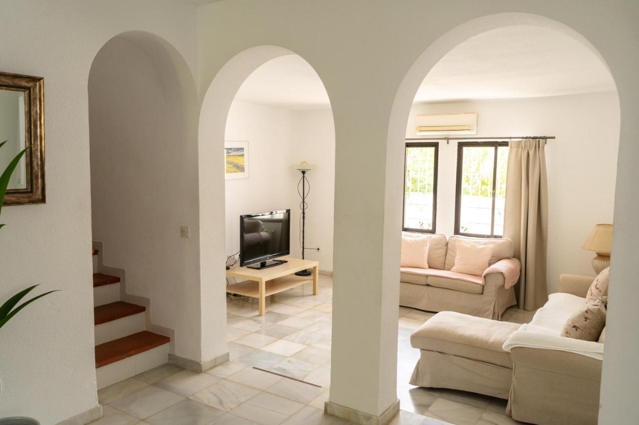 Villa With Private Pool & Large Private Garden *