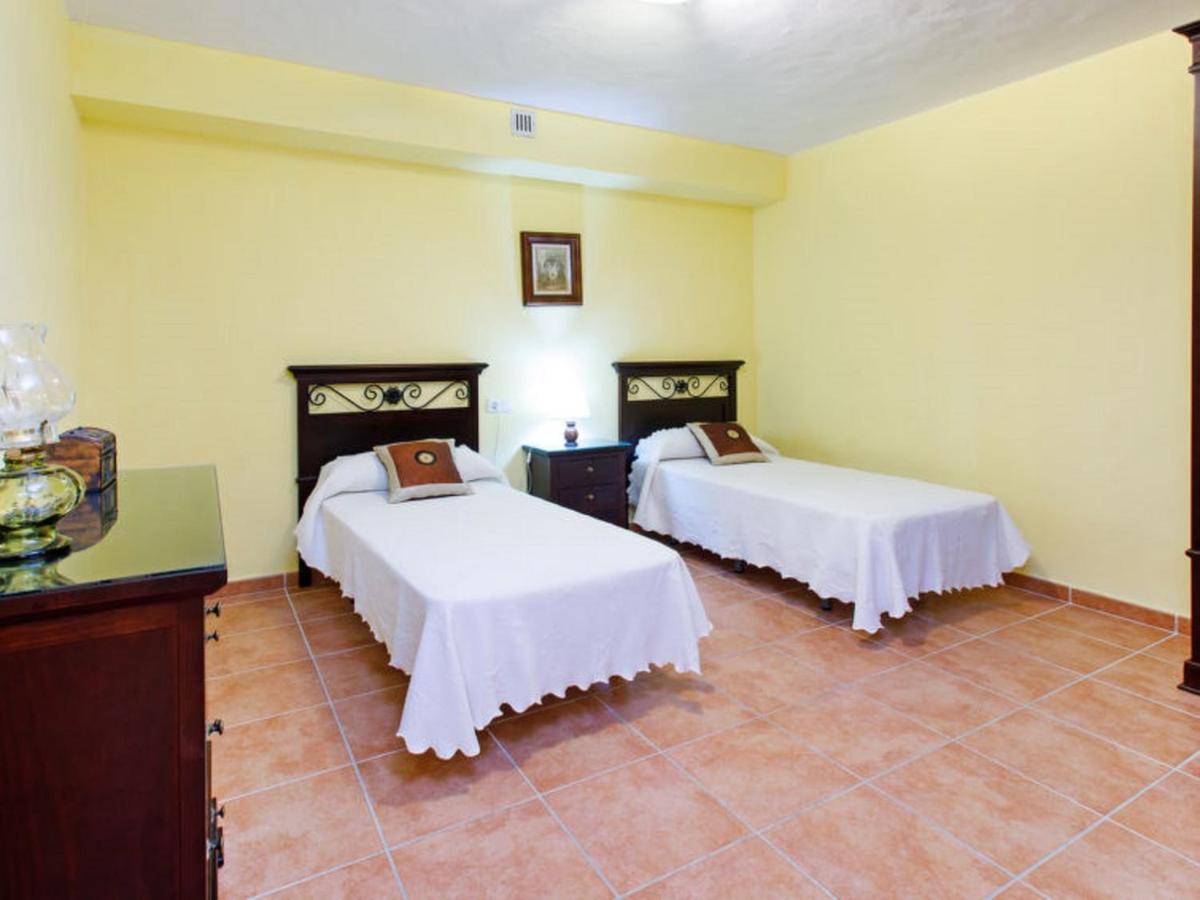 Jara Villa *