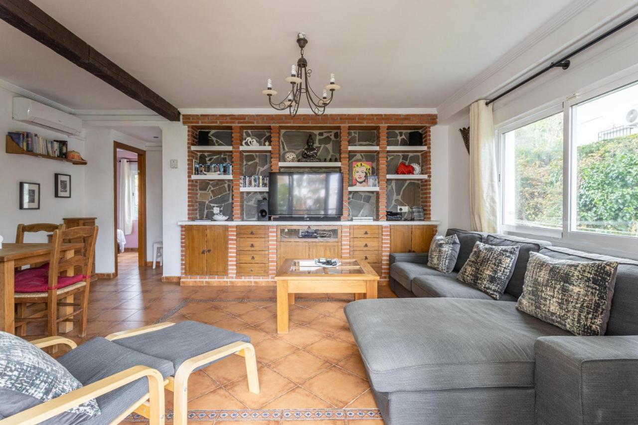 Two Bed Near Burriana Apartment *
