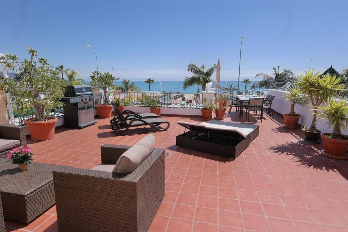 3 Bedroom Beach Frontline Apartment With Parking Apartamento Nerja